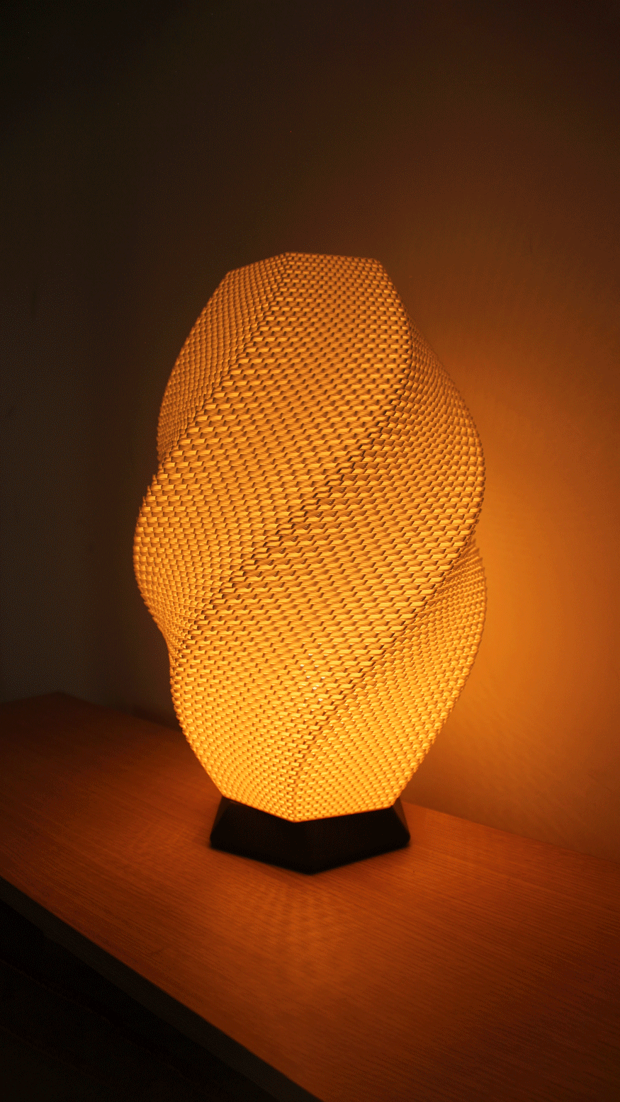 twisting gothic twisted ripple mesh pendant on table lamp